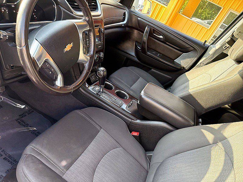 Used 2017 Chevrolet Traverse LT FWD image 9