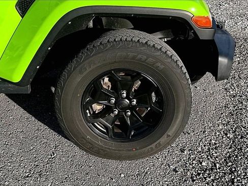 Used 2021 Jeep Gladiator Willys image 8