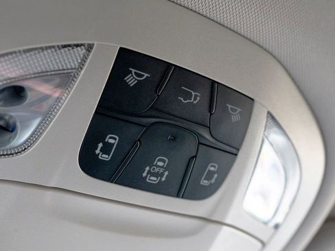 Used 2024 Chrysler Pacifica Touring-L FWD image 31