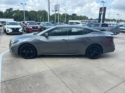 Used 2023 Nissan Maxima SR w/ Sport Mat Group FWD image 4