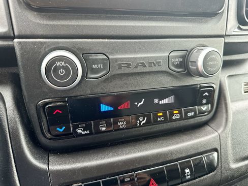 Used 2025 RAM ProMaster 2500 w/ Convenience Group FWD image 17