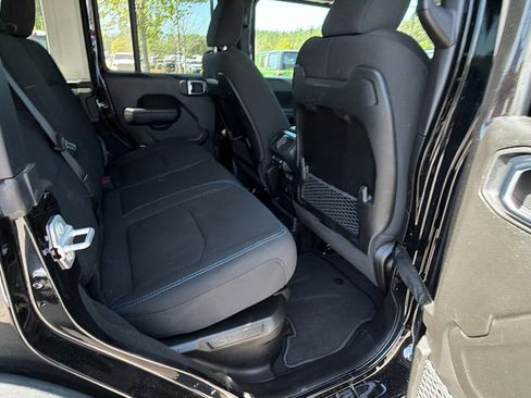 Used 2025 Jeep Wrangler Unlimited Rubicon 4xe w/ Convenience Group AWD/4WD image 21