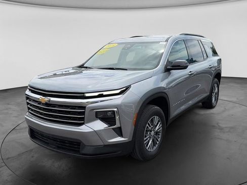 Used 2025 Chevrolet Traverse LT AWD/4WD image 5