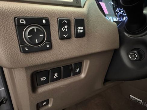 Used 2017 Lexus GX 460 Luxury w/ Preferred Accessory Package image 6