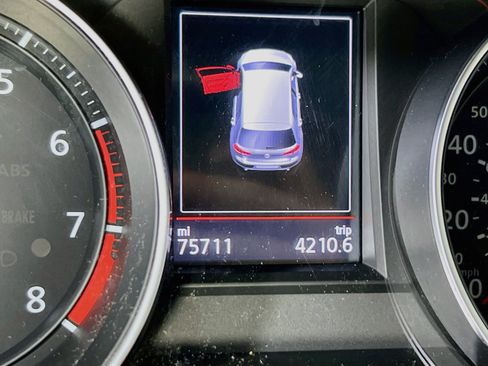 Used 2017 Volkswagen GTI SE FWD image 12