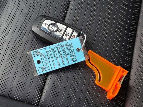 Used 2024 Lincoln Nautilus Reserve image 35