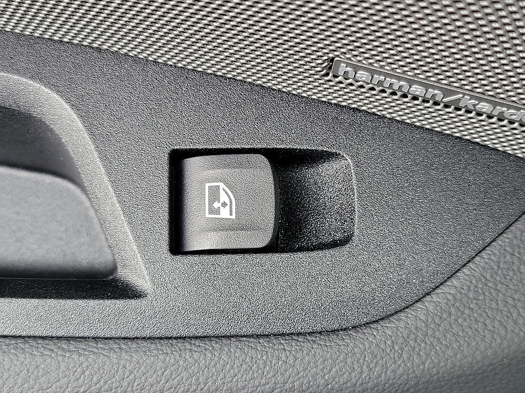 Used 2026 BMW 430i w/ Premium Package RWD image 16