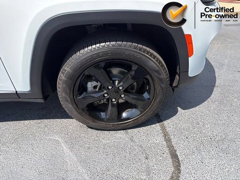 Certified 2023 Jeep Grand Cherokee Limited w/ Black Appearance Package AWD/4WD image 19