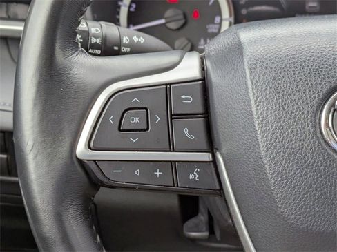 Used 2023 Toyota Highlander LE image 25