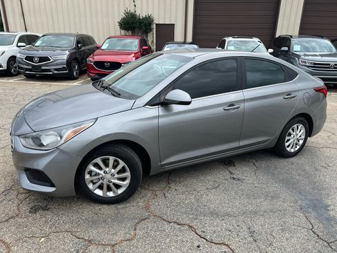 Used 2022 Hyundai Accent SEL image 2