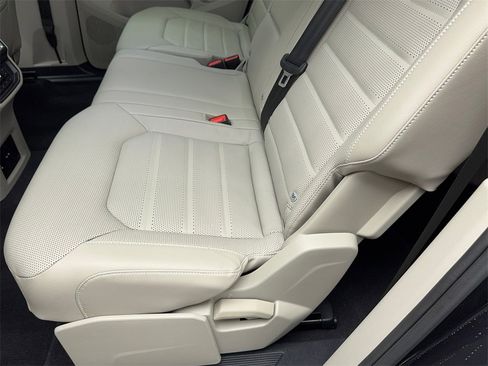 Used 2025 Volkswagen Atlas SEL image 40