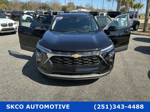 Used 2025 Chevrolet Trax LT w/ LT Convenience Package image 30