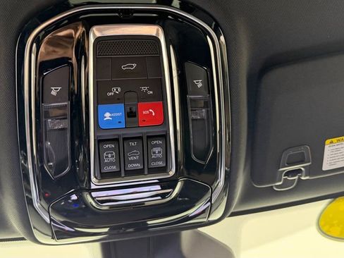 Used 2022 Jeep Grand Cherokee Summit AWD/4WD image 22