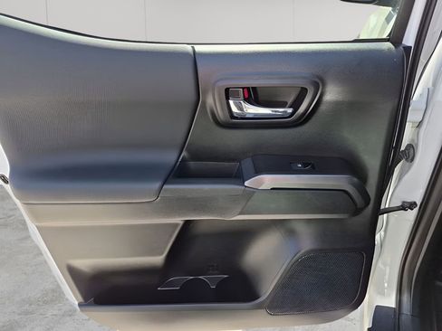 Used 2021 Toyota Tacoma TRD Off-Road w/ Technology Package image 17