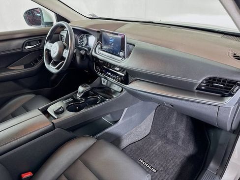 Used 2023 Nissan Rogue SV w/ SV Premium Package image 31