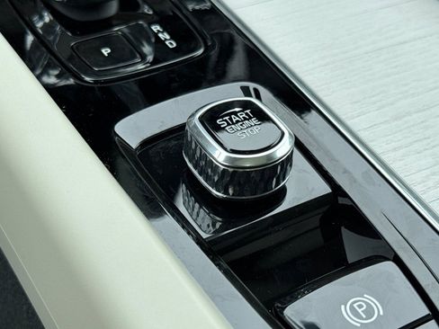 New 2026 Volvo XC60 B5 Ultra w/ Protection Package Premier image 25