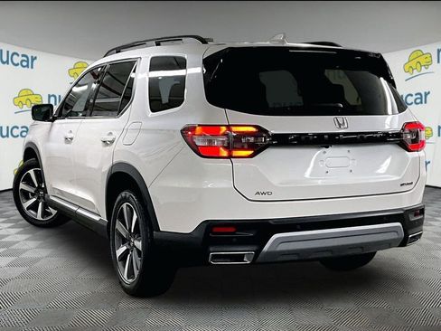 Used 2024 Honda Pilot Touring image 4