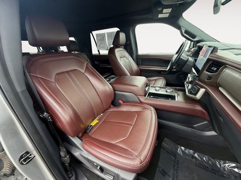 Used 2024 Ford Expedition Limited image 19