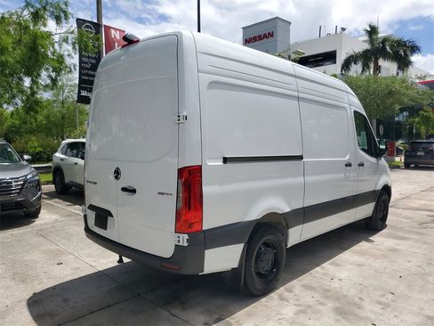 Used 2025 Mercedes-Benz Sprinter 2500 image 6