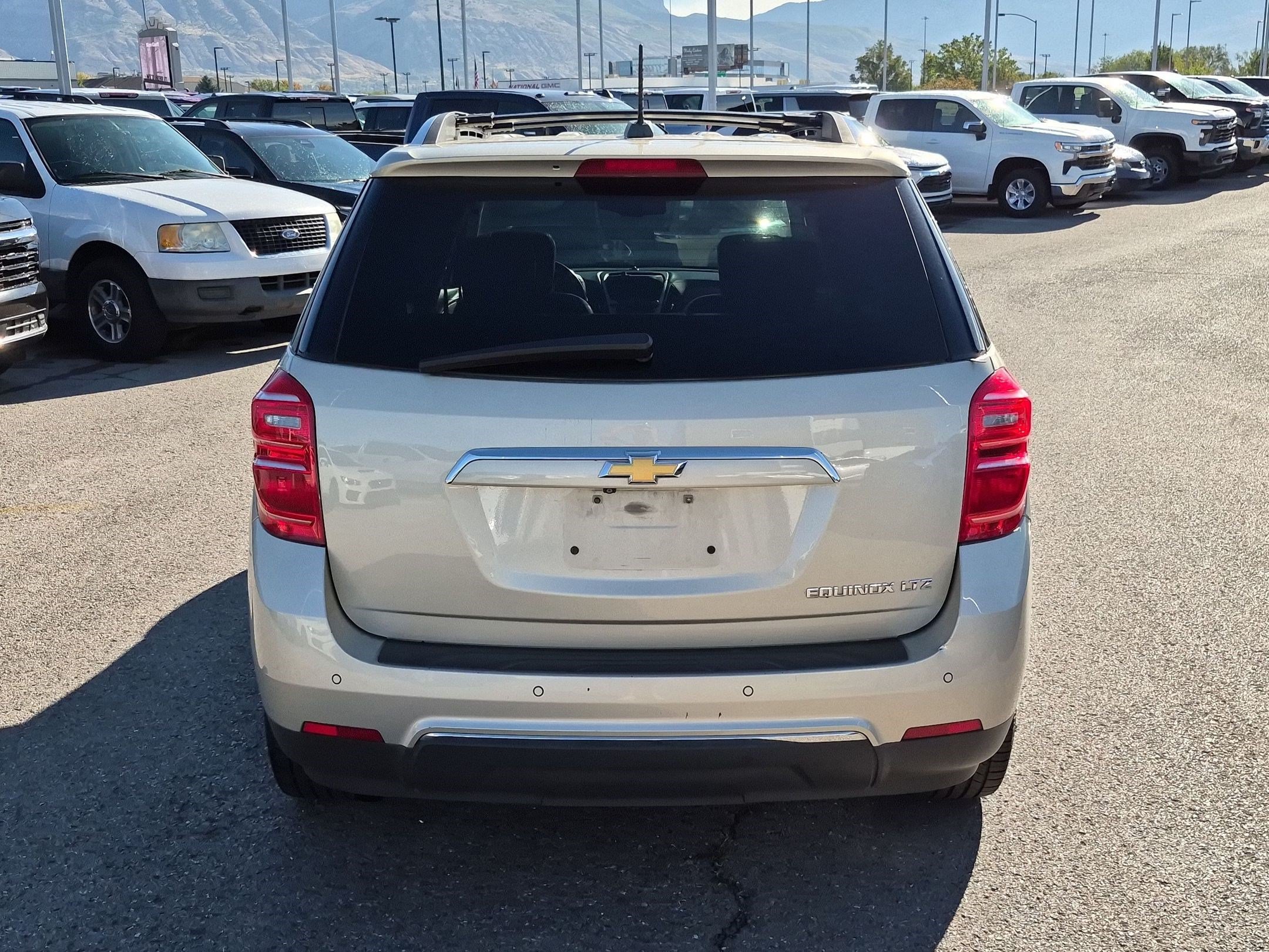 Used 2016 Chevrolet Equinox LTZ w/ Enhanced Convenience Package FWD image 4