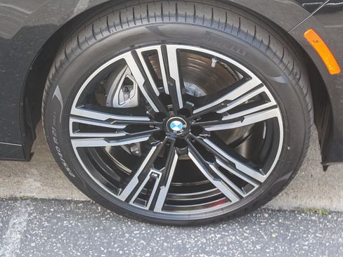 Used 2025 BMW 740i xDrive AWD/4WD image 9