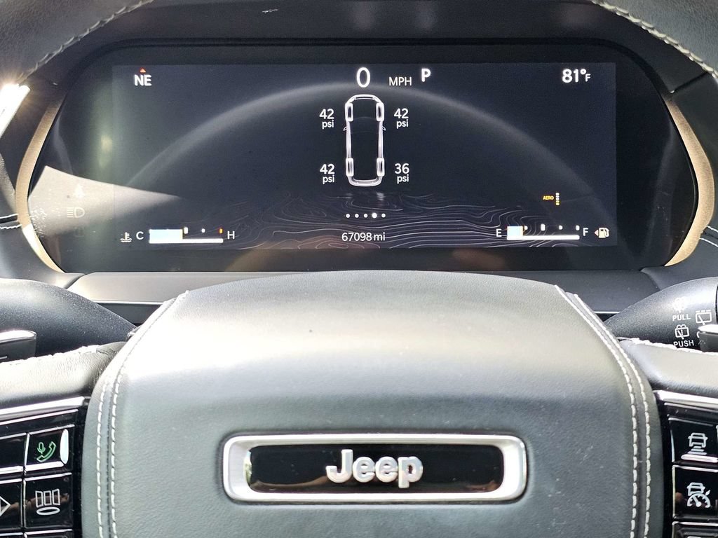 Used 2022 Jeep Grand Cherokee Overland w/ Luxury Tech Group IV AWD/4WD image 30