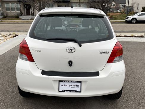Used 2009 Toyota Yaris 4-Door Hatchback image 5