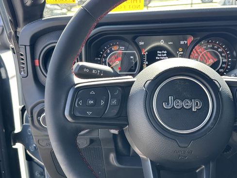 Used 2024 Jeep Wrangler Unlimited Rubicon w/ Technology Group image 28