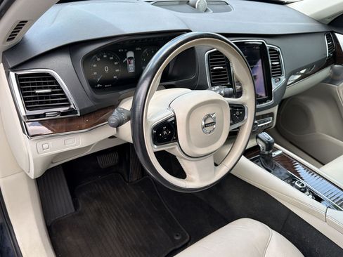Used 2017 Volvo XC90 T6 Momentum w/ Vision Package AWD/4WD image 4