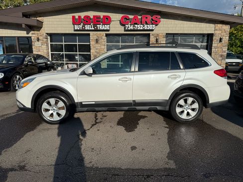 Used 2012 Subaru Outback 2.5i Limited w/ Moonroof Pkg image 4
