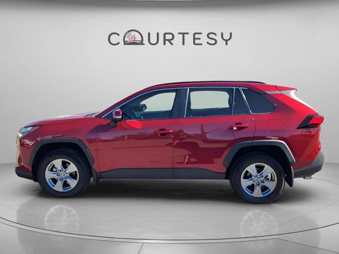 Used 2025 Toyota RAV4 XLE image 2