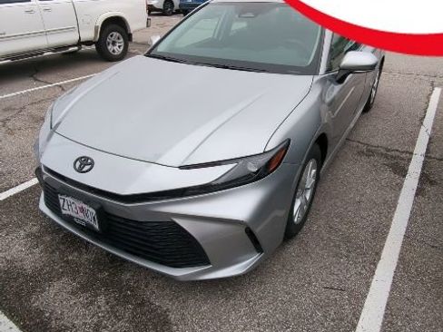 Used 2025 Toyota Camry LE image 1