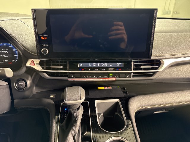 New 2026 Toyota Sienna XLE Woodland Edition AWD/4WD image 29
