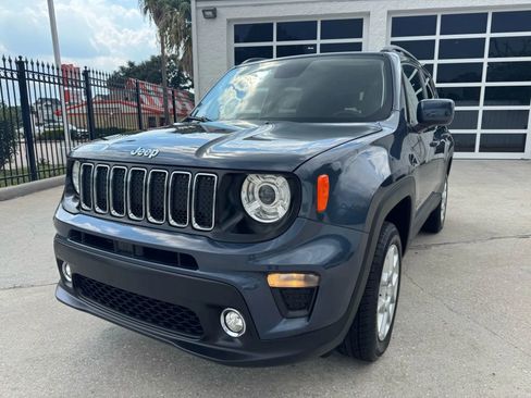 Used 2019 Jeep Renegade Latitude w/ Safety & Security Group II AWD/4WD image 4