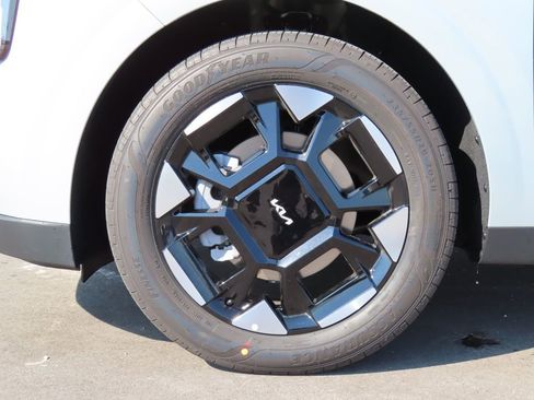 New 2026 Kia Carnival EX FWD image 15