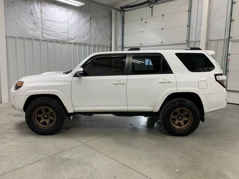 Used 2016 Toyota 4Runner SR5 image 22