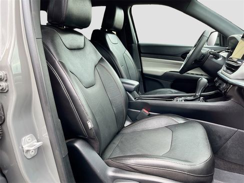 Used 2023 Jeep Compass Limited image 25