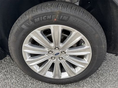 Used 2025 Ford Explorer Platinum w/ LUX Leather Package image 19