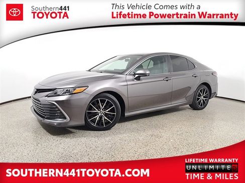 Used 2022 Toyota Camry LE image 1