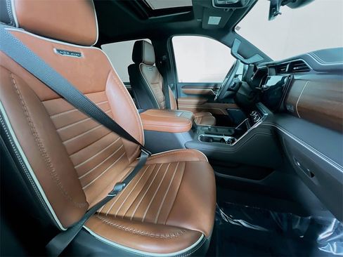 Used 2025 GMC Sierra 3500 Denali Ultimate image 25