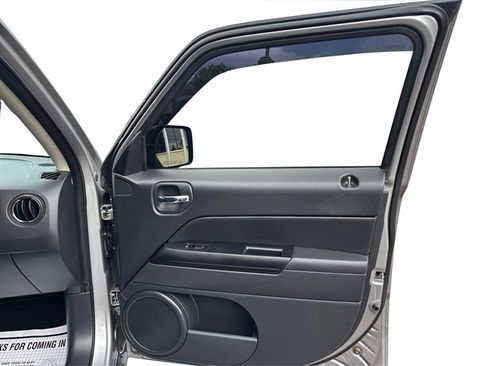 Used 2016 Jeep Patriot High Altitude image 26