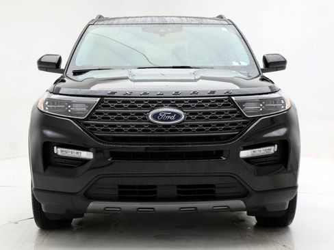 Used 2023 Ford Explorer XLT w/ Equipment Group 202A AWD/4WD image 4