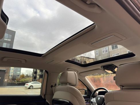 Used 2020 BMW 750i xDrive w/ Executive Package image 38