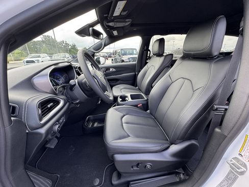 New 2026 Chrysler Pacifica Limited w/ S Appearance Package image 11
