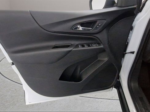 Used 2022 Chevrolet Equinox LT w/ LPO, Floor Liner Package image 38