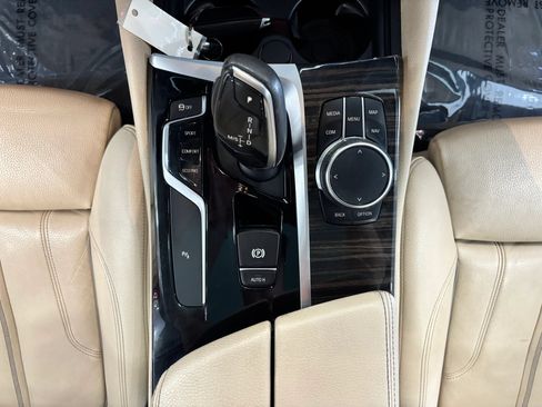 Used 2019 BMW 530i w/ Convenience Package RWD image 25