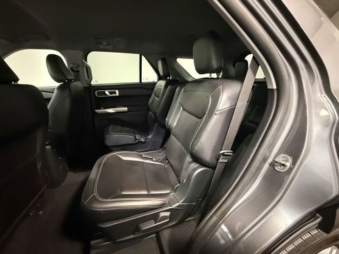 Used 2023 Ford Explorer XLT AWD/4WD image 8