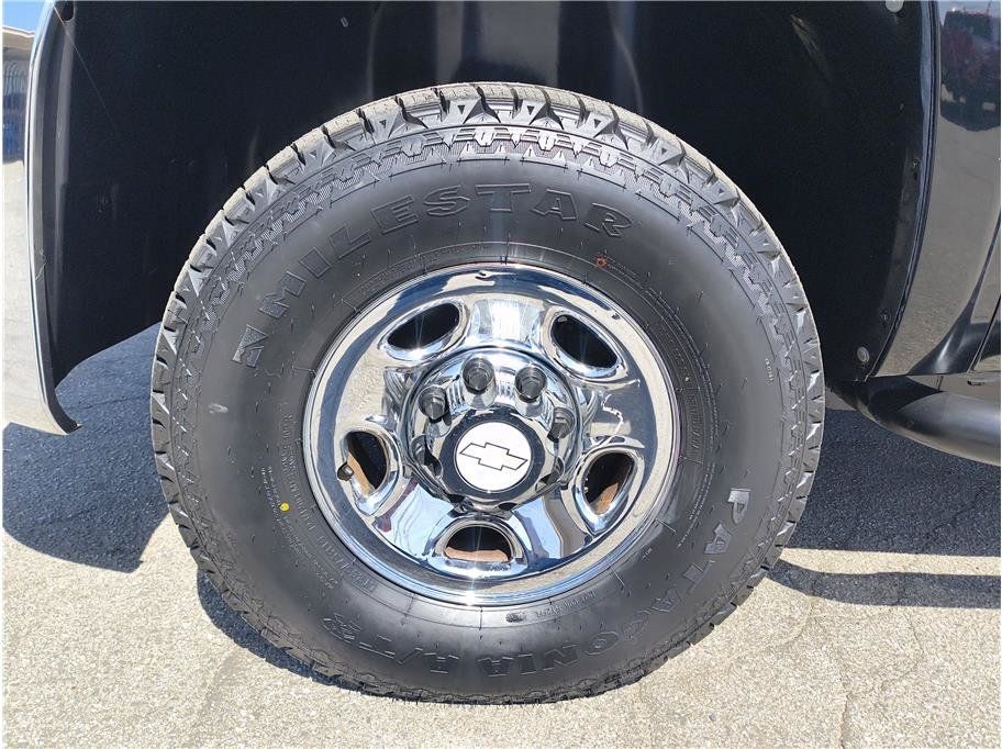 Used 2010 Chevrolet Silverado 2500 LT w/ Interior Plus Package AWD/4WD image 20