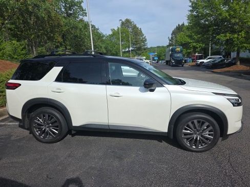 Used 2024 Nissan Pathfinder SL w/ SL Premium Package AWD/4WD image 5