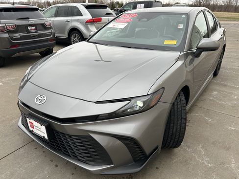 Certified 2025 Toyota Camry SE image 3